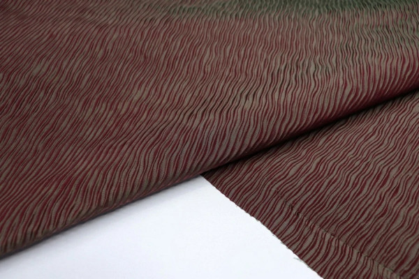 SILK CHARACTERIZED BY A NATURAL PLEATED  MT-06323